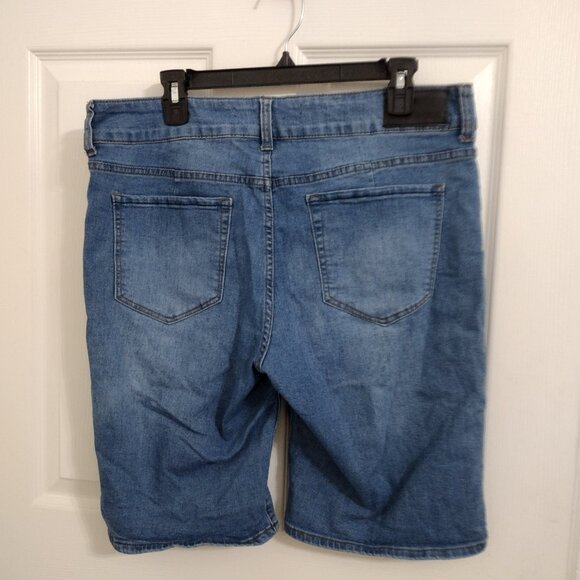 I.T. Millie Petite Curvy Long Rider Denim Bermuda Shorts 14P Medium Wash - Picture 13 of 13